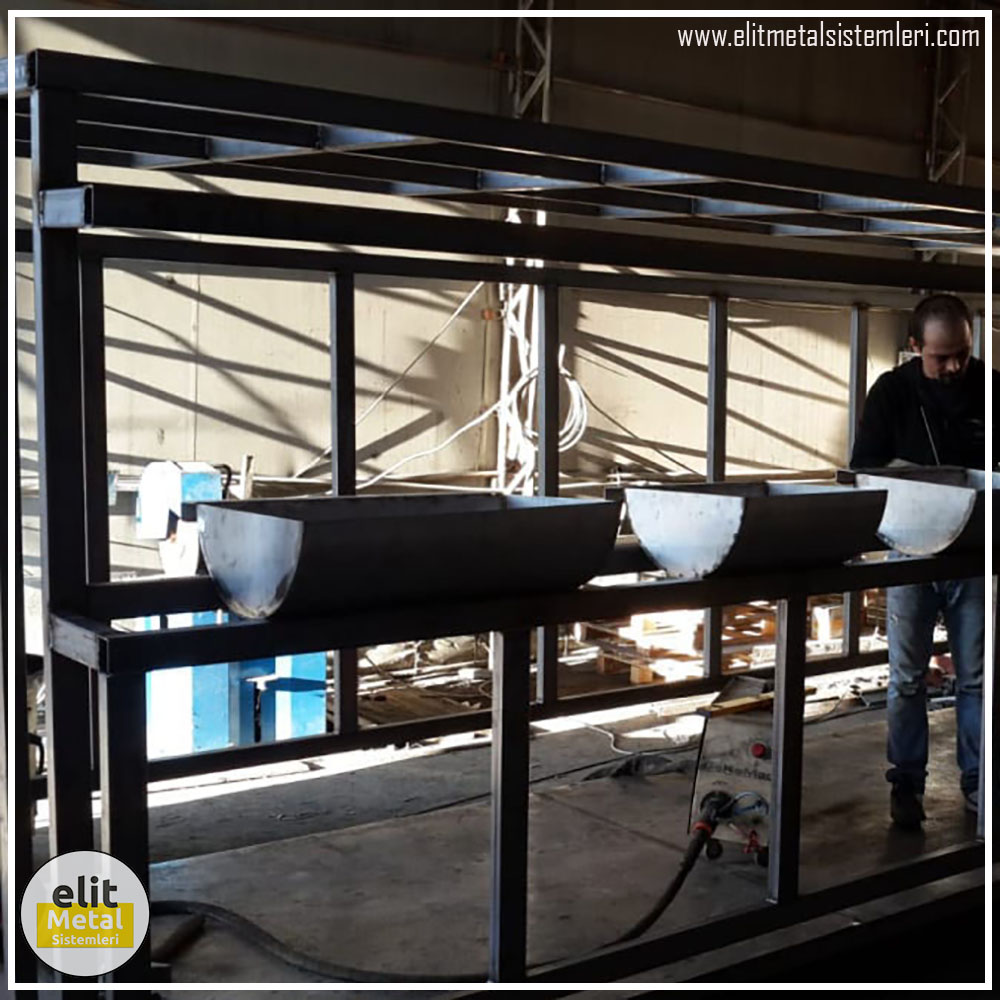 alüminyum çit sistemleri, alüminyum merdiven bariyeri, balkon alüminyum panel, paslanmaz alüminyum güvenlik, dayanıklı alüminyum korkuluk profili, cam panel balkon korkuluğu, temperli cam merdiven paneli, şeffaf cam güvenlik bariyeri, paslanmaz cam bağlantı elemanları, dekoratif cam panel çözümleri, ferforje balkon bariyeri, el işçiliği ferforje panel, özel tasarım ferforje güvenlik, ferforje dış alan koruma, dayanıklı ferforje çit, lazer kesim metal panel, desenli lazer kesim korkuluk, lazer teknoloji ile üretilmiş korkuluk, özel motifli lazer panel, dekoratif lazer metal bariyer, galvaniz mesh panel çit, sanayi tipi mesh güvenlik, tel örgü panel uygulaması, otopark güvenlik paneli, balkon tel panel çözümü, pleksi merdiven paneli, şeffaf pleksi bariyer, dayanıklı pleksi korkuluk, iç mekân pleksi uygulaması, alüminyum duvar tutamaç, merdiven alüminyum tutamak, dayanıklı duvar destek aparatı, motorlu otomatik tente sistemi, açılır kapanır pergole uygulaması, uzaktan kumandalı pergole, motorlu kepenk sistemi, güvenlikli otomatik kepenk, alüminyum çerçeveli kış bahçesi, camlı teras kış bahçesi, kompozit panel dış cephe, alüminyum kaplamalı kompozit panel