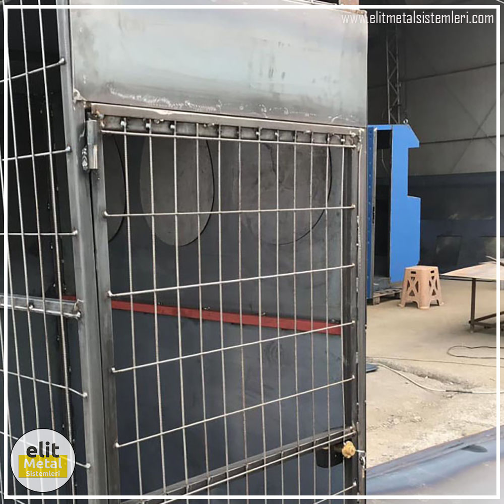 alüminyum çit sistemleri, alüminyum merdiven bariyeri, balkon alüminyum panel, paslanmaz alüminyum güvenlik, dayanıklı alüminyum korkuluk profili, cam panel balkon korkuluğu, temperli cam merdiven paneli, şeffaf cam güvenlik bariyeri, paslanmaz cam bağlantı elemanları, dekoratif cam panel çözümleri, ferforje balkon bariyeri, el işçiliği ferforje panel, özel tasarım ferforje güvenlik, ferforje dış alan koruma, dayanıklı ferforje çit, lazer kesim metal panel, desenli lazer kesim korkuluk, lazer teknoloji ile üretilmiş korkuluk, özel motifli lazer panel, dekoratif lazer metal bariyer, galvaniz mesh panel çit, sanayi tipi mesh güvenlik, tel örgü panel uygulaması, otopark güvenlik paneli, balkon tel panel çözümü, pleksi merdiven paneli, şeffaf pleksi bariyer, dayanıklı pleksi korkuluk, iç mekân pleksi uygulaması, alüminyum duvar tutamaç, merdiven alüminyum tutamak, dayanıklı duvar destek aparatı, motorlu otomatik tente sistemi, açılır kapanır pergole uygulaması, uzaktan kumandalı pergole, motorlu kepenk sistemi, güvenlikli otomatik kepenk, alüminyum çerçeveli kış bahçesi, camlı teras kış bahçesi, kompozit panel dış cephe, alüminyum kaplamalı kompozit panel