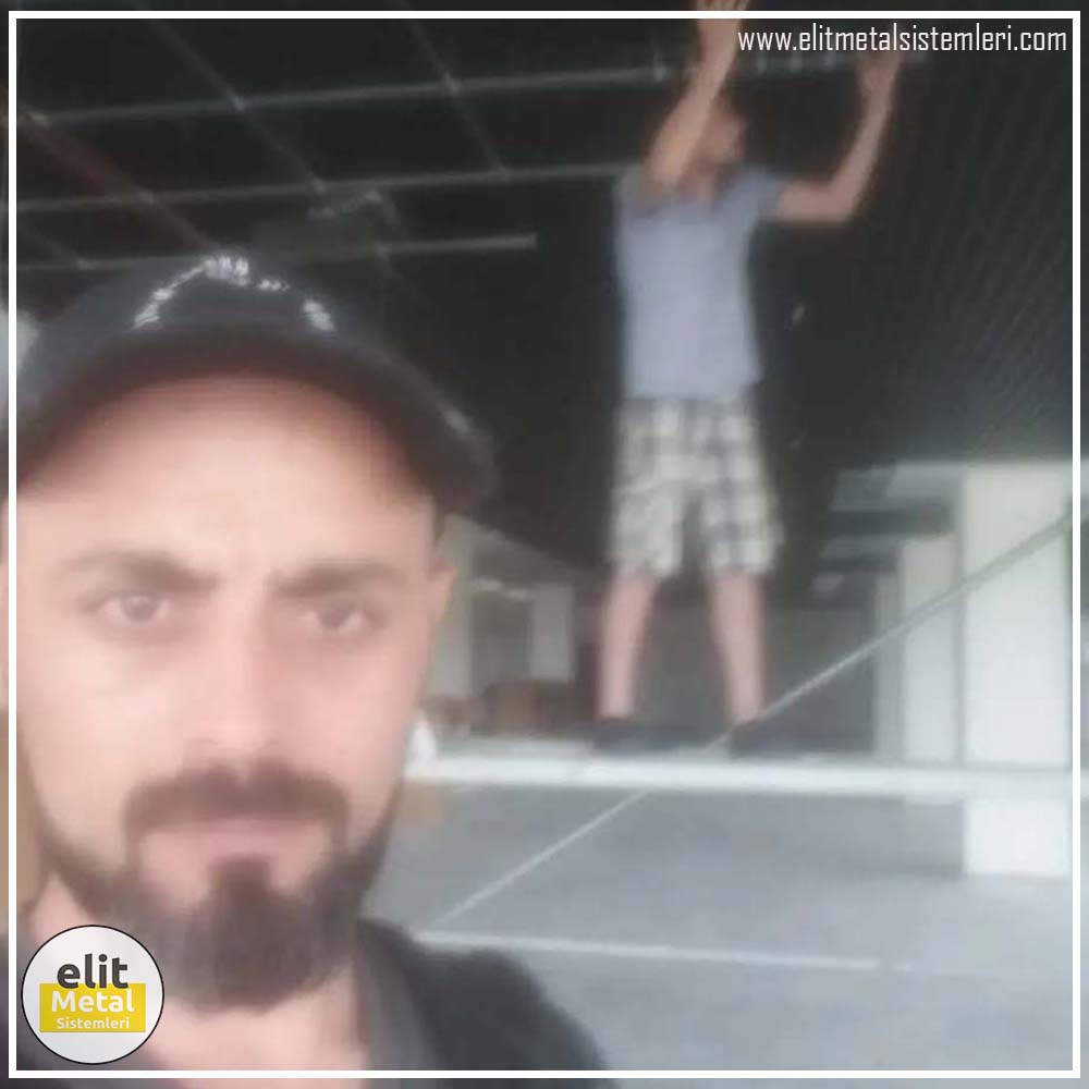 alüminyum çit sistemleri, alüminyum merdiven bariyeri, balkon alüminyum panel, paslanmaz alüminyum güvenlik, dayanıklı alüminyum korkuluk profili, cam panel balkon korkuluğu, temperli cam merdiven paneli, şeffaf cam güvenlik bariyeri, paslanmaz cam bağlantı elemanları, dekoratif cam panel çözümleri, ferforje balkon bariyeri, el işçiliği ferforje panel, özel tasarım ferforje güvenlik, ferforje dış alan koruma, dayanıklı ferforje çit, lazer kesim metal panel, desenli lazer kesim korkuluk, lazer teknoloji ile üretilmiş korkuluk, özel motifli lazer panel, dekoratif lazer metal bariyer, galvaniz mesh panel çit, sanayi tipi mesh güvenlik, tel örgü panel uygulaması, otopark güvenlik paneli, balkon tel panel çözümü, pleksi merdiven paneli, şeffaf pleksi bariyer, dayanıklı pleksi korkuluk, iç mekân pleksi uygulaması, alüminyum duvar tutamaç, merdiven alüminyum tutamak, dayanıklı duvar destek aparatı, motorlu otomatik tente sistemi, açılır kapanır pergole uygulaması, uzaktan kumandalı pergole, motorlu kepenk sistemi, güvenlikli otomatik kepenk, alüminyum çerçeveli kış bahçesi, camlı teras kış bahçesi, kompozit panel dış cephe, alüminyum kaplamalı kompozit panel