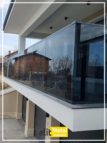 alüminyum çit sistemleri, alüminyum merdiven bariyeri, balkon alüminyum panel, paslanmaz alüminyum güvenlik, dayanıklı alüminyum korkuluk profili, cam panel balkon korkuluğu, temperli cam merdiven paneli, şeffaf cam güvenlik bariyeri, paslanmaz cam bağlantı elemanları, dekoratif cam panel çözümleri, ferforje balkon bariyeri, el işçiliği ferforje panel, özel tasarım ferforje güvenlik, ferforje dış alan koruma, dayanıklı ferforje çit, lazer kesim metal panel, desenli lazer kesim korkuluk, lazer teknoloji ile üretilmiş korkuluk, özel motifli lazer panel, dekoratif lazer metal bariyer, galvaniz mesh panel çit, sanayi tipi mesh güvenlik, tel örgü panel uygulaması, otopark güvenlik paneli, balkon tel panel çözümü, pleksi merdiven paneli, şeffaf pleksi bariyer, dayanıklı pleksi korkuluk, iç mekân pleksi uygulaması, alüminyum duvar tutamaç, merdiven alüminyum tutamak, dayanıklı duvar destek aparatı, motorlu otomatik tente sistemi, açılır kapanır pergole uygulaması, uzaktan kumandalı pergole, motorlu kepenk sistemi, güvenlikli otomatik kepenk, alüminyum çerçeveli kış bahçesi, camlı teras kış bahçesi, kompozit panel dış cephe, alüminyum kaplamalı kompozit panel