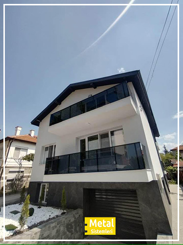 alüminyum çit sistemleri, alüminyum merdiven bariyeri, balkon alüminyum panel, paslanmaz alüminyum güvenlik, dayanıklı alüminyum korkuluk profili, cam panel balkon korkuluğu, temperli cam merdiven paneli, şeffaf cam güvenlik bariyeri, paslanmaz cam bağlantı elemanları, dekoratif cam panel çözümleri, ferforje balkon bariyeri, el işçiliği ferforje panel, özel tasarım ferforje güvenlik, ferforje dış alan koruma, dayanıklı ferforje çit, lazer kesim metal panel, desenli lazer kesim korkuluk, lazer teknoloji ile üretilmiş korkuluk, özel motifli lazer panel, dekoratif lazer metal bariyer, galvaniz mesh panel çit, sanayi tipi mesh güvenlik, tel örgü panel uygulaması, otopark güvenlik paneli, balkon tel panel çözümü, pleksi merdiven paneli, şeffaf pleksi bariyer, dayanıklı pleksi korkuluk, iç mekân pleksi uygulaması, alüminyum duvar tutamaç, merdiven alüminyum tutamak, dayanıklı duvar destek aparatı, motorlu otomatik tente sistemi, açılır kapanır pergole uygulaması, uzaktan kumandalı pergole, motorlu kepenk sistemi, güvenlikli otomatik kepenk, alüminyum çerçeveli kış bahçesi, camlı teras kış bahçesi, kompozit panel dış cephe, alüminyum kaplamalı kompozit panel