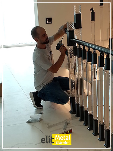 alüminyum çit sistemleri, alüminyum merdiven bariyeri, balkon alüminyum panel, paslanmaz alüminyum güvenlik, dayanıklı alüminyum korkuluk profili, cam panel balkon korkuluğu, temperli cam merdiven paneli, şeffaf cam güvenlik bariyeri, paslanmaz cam bağlantı elemanları, dekoratif cam panel çözümleri, ferforje balkon bariyeri, el işçiliği ferforje panel, özel tasarım ferforje güvenlik, ferforje dış alan koruma, dayanıklı ferforje çit, lazer kesim metal panel, desenli lazer kesim korkuluk, lazer teknoloji ile üretilmiş korkuluk, özel motifli lazer panel, dekoratif lazer metal bariyer, galvaniz mesh panel çit, sanayi tipi mesh güvenlik, tel örgü panel uygulaması, otopark güvenlik paneli, balkon tel panel çözümü, pleksi merdiven paneli, şeffaf pleksi bariyer, dayanıklı pleksi korkuluk, iç mekân pleksi uygulaması, alüminyum duvar tutamaç, merdiven alüminyum tutamak, dayanıklı duvar destek aparatı, motorlu otomatik tente sistemi, açılır kapanır pergole uygulaması, uzaktan kumandalı pergole, motorlu kepenk sistemi, güvenlikli otomatik kepenk, alüminyum çerçeveli kış bahçesi, camlı teras kış bahçesi, kompozit panel dış cephe, alüminyum kaplamalı kompozit panel