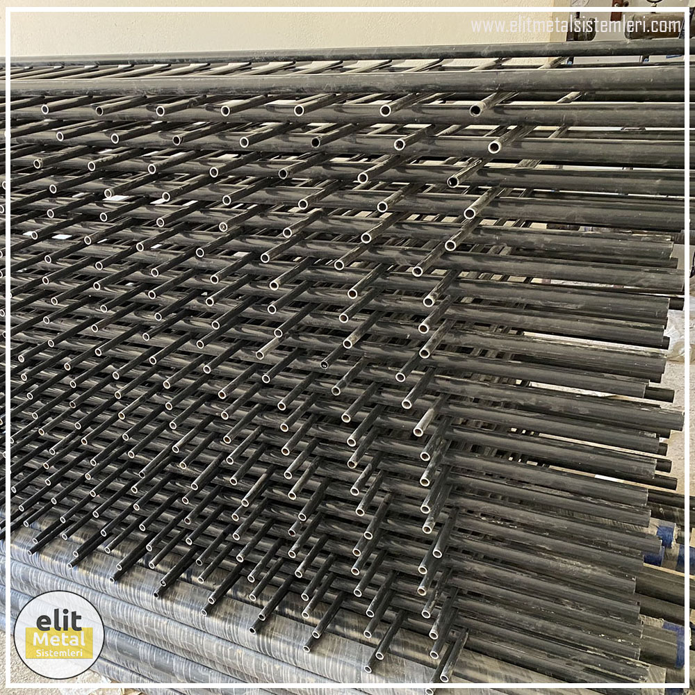 alüminyum çit sistemleri, alüminyum merdiven bariyeri, balkon alüminyum panel, paslanmaz alüminyum güvenlik, dayanıklı alüminyum korkuluk profili, cam panel balkon korkuluğu, temperli cam merdiven paneli, şeffaf cam güvenlik bariyeri, paslanmaz cam bağlantı elemanları, dekoratif cam panel çözümleri, ferforje balkon bariyeri, el işçiliği ferforje panel, özel tasarım ferforje güvenlik, ferforje dış alan koruma, dayanıklı ferforje çit, lazer kesim metal panel, desenli lazer kesim korkuluk, lazer teknoloji ile üretilmiş korkuluk, özel motifli lazer panel, dekoratif lazer metal bariyer, galvaniz mesh panel çit, sanayi tipi mesh güvenlik, tel örgü panel uygulaması, otopark güvenlik paneli, balkon tel panel çözümü, pleksi merdiven paneli, şeffaf pleksi bariyer, dayanıklı pleksi korkuluk, iç mekân pleksi uygulaması, alüminyum duvar tutamaç, merdiven alüminyum tutamak, dayanıklı duvar destek aparatı, motorlu otomatik tente sistemi, açılır kapanır pergole uygulaması, uzaktan kumandalı pergole, motorlu kepenk sistemi, güvenlikli otomatik kepenk, alüminyum çerçeveli kış bahçesi, camlı teras kış bahçesi, kompozit panel dış cephe, alüminyum kaplamalı kompozit panel