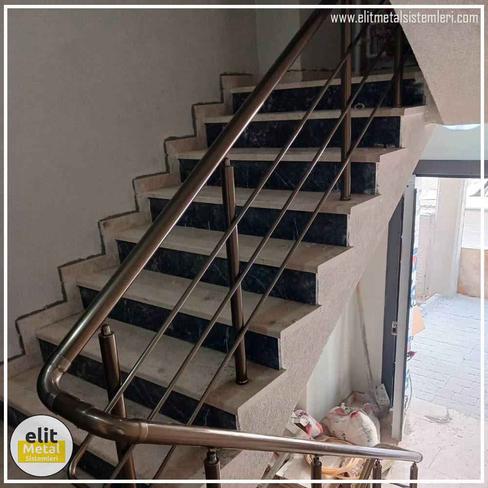 alüminyum çit sistemleri, alüminyum merdiven bariyeri, balkon alüminyum panel, paslanmaz alüminyum güvenlik, dayanıklı alüminyum korkuluk profili, cam panel balkon korkuluğu, temperli cam merdiven paneli, şeffaf cam güvenlik bariyeri, paslanmaz cam bağlantı elemanları, dekoratif cam panel çözümleri, ferforje balkon bariyeri, el işçiliği ferforje panel, özel tasarım ferforje güvenlik, ferforje dış alan koruma, dayanıklı ferforje çit, lazer kesim metal panel, desenli lazer kesim korkuluk, lazer teknoloji ile üretilmiş korkuluk, özel motifli lazer panel, dekoratif lazer metal bariyer, galvaniz mesh panel çit, sanayi tipi mesh güvenlik, tel örgü panel uygulaması, otopark güvenlik paneli, balkon tel panel çözümü, pleksi merdiven paneli, şeffaf pleksi bariyer, dayanıklı pleksi korkuluk, iç mekân pleksi uygulaması, alüminyum duvar tutamaç, merdiven alüminyum tutamak, dayanıklı duvar destek aparatı, motorlu otomatik tente sistemi, açılır kapanır pergole uygulaması, uzaktan kumandalı pergole, motorlu kepenk sistemi, güvenlikli otomatik kepenk, alüminyum çerçeveli kış bahçesi, camlı teras kış bahçesi, kompozit panel dış cephe, alüminyum kaplamalı kompozit panel