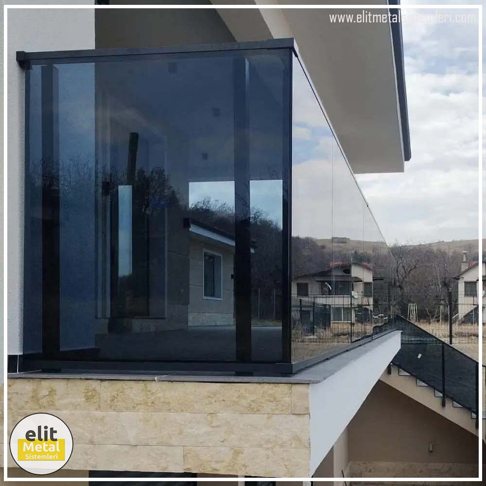alüminyum çit sistemleri, alüminyum merdiven bariyeri, balkon alüminyum panel, paslanmaz alüminyum güvenlik, dayanıklı alüminyum korkuluk profili, cam panel balkon korkuluğu, temperli cam merdiven paneli, şeffaf cam güvenlik bariyeri, paslanmaz cam bağlantı elemanları, dekoratif cam panel çözümleri, ferforje balkon bariyeri, el işçiliği ferforje panel, özel tasarım ferforje güvenlik, ferforje dış alan koruma, dayanıklı ferforje çit, lazer kesim metal panel, desenli lazer kesim korkuluk, lazer teknoloji ile üretilmiş korkuluk, özel motifli lazer panel, dekoratif lazer metal bariyer, galvaniz mesh panel çit, sanayi tipi mesh güvenlik, tel örgü panel uygulaması, otopark güvenlik paneli, balkon tel panel çözümü, pleksi merdiven paneli, şeffaf pleksi bariyer, dayanıklı pleksi korkuluk, iç mekân pleksi uygulaması, alüminyum duvar tutamaç, merdiven alüminyum tutamak, dayanıklı duvar destek aparatı, motorlu otomatik tente sistemi, açılır kapanır pergole uygulaması, uzaktan kumandalı pergole, motorlu kepenk sistemi, güvenlikli otomatik kepenk, alüminyum çerçeveli kış bahçesi, camlı teras kış bahçesi, kompozit panel dış cephe, alüminyum kaplamalı kompozit panel