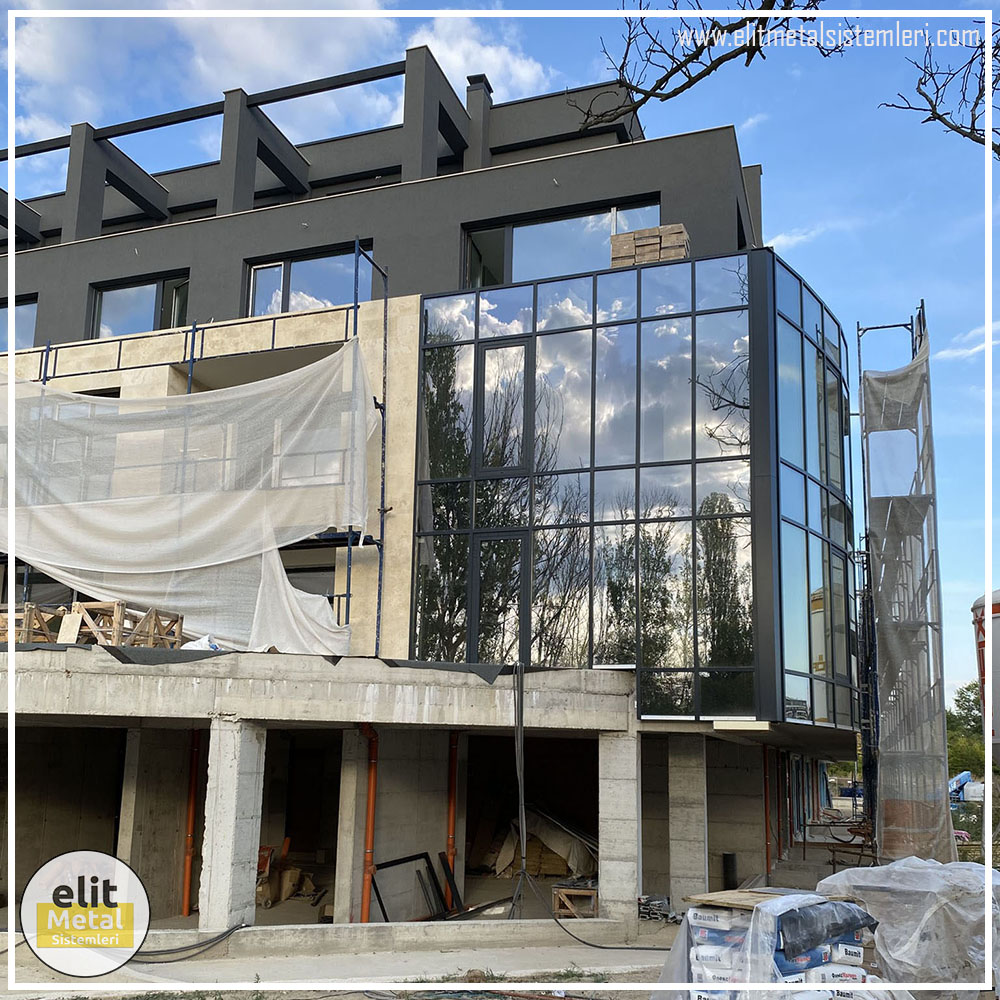 alüminyum çit sistemleri, alüminyum merdiven bariyeri, balkon alüminyum panel, paslanmaz alüminyum güvenlik, dayanıklı alüminyum korkuluk profili, cam panel balkon korkuluğu, temperli cam merdiven paneli, şeffaf cam güvenlik bariyeri, paslanmaz cam bağlantı elemanları, dekoratif cam panel çözümleri, ferforje balkon bariyeri, el işçiliği ferforje panel, özel tasarım ferforje güvenlik, ferforje dış alan koruma, dayanıklı ferforje çit, lazer kesim metal panel, desenli lazer kesim korkuluk, lazer teknoloji ile üretilmiş korkuluk, özel motifli lazer panel, dekoratif lazer metal bariyer, galvaniz mesh panel çit, sanayi tipi mesh güvenlik, tel örgü panel uygulaması, otopark güvenlik paneli, balkon tel panel çözümü, pleksi merdiven paneli, şeffaf pleksi bariyer, dayanıklı pleksi korkuluk, iç mekân pleksi uygulaması, alüminyum duvar tutamaç, merdiven alüminyum tutamak, dayanıklı duvar destek aparatı, motorlu otomatik tente sistemi, açılır kapanır pergole uygulaması, uzaktan kumandalı pergole, motorlu kepenk sistemi, güvenlikli otomatik kepenk, alüminyum çerçeveli kış bahçesi, camlı teras kış bahçesi, kompozit panel dış cephe, alüminyum kaplamalı kompozit panel