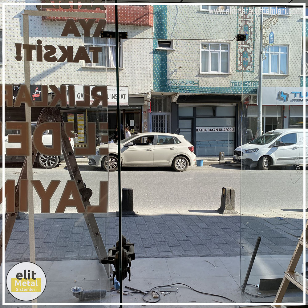 alüminyum çit sistemleri, alüminyum merdiven bariyeri, balkon alüminyum panel, paslanmaz alüminyum güvenlik, dayanıklı alüminyum korkuluk profili, cam panel balkon korkuluğu, temperli cam merdiven paneli, şeffaf cam güvenlik bariyeri, paslanmaz cam bağlantı elemanları, dekoratif cam panel çözümleri, ferforje balkon bariyeri, el işçiliği ferforje panel, özel tasarım ferforje güvenlik, ferforje dış alan koruma, dayanıklı ferforje çit, lazer kesim metal panel, desenli lazer kesim korkuluk, lazer teknoloji ile üretilmiş korkuluk, özel motifli lazer panel, dekoratif lazer metal bariyer, galvaniz mesh panel çit, sanayi tipi mesh güvenlik, tel örgü panel uygulaması, otopark güvenlik paneli, balkon tel panel çözümü, pleksi merdiven paneli, şeffaf pleksi bariyer, dayanıklı pleksi korkuluk, iç mekân pleksi uygulaması, alüminyum duvar tutamaç, merdiven alüminyum tutamak, dayanıklı duvar destek aparatı, motorlu otomatik tente sistemi, açılır kapanır pergole uygulaması, uzaktan kumandalı pergole, motorlu kepenk sistemi, güvenlikli otomatik kepenk, alüminyum çerçeveli kış bahçesi, camlı teras kış bahçesi, kompozit panel dış cephe, alüminyum kaplamalı kompozit panel