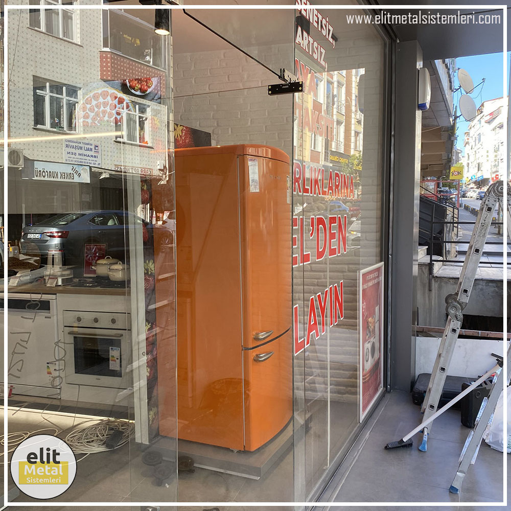 alüminyum çit sistemleri, alüminyum merdiven bariyeri, balkon alüminyum panel, paslanmaz alüminyum güvenlik, dayanıklı alüminyum korkuluk profili, cam panel balkon korkuluğu, temperli cam merdiven paneli, şeffaf cam güvenlik bariyeri, paslanmaz cam bağlantı elemanları, dekoratif cam panel çözümleri, ferforje balkon bariyeri, el işçiliği ferforje panel, özel tasarım ferforje güvenlik, ferforje dış alan koruma, dayanıklı ferforje çit, lazer kesim metal panel, desenli lazer kesim korkuluk, lazer teknoloji ile üretilmiş korkuluk, özel motifli lazer panel, dekoratif lazer metal bariyer, galvaniz mesh panel çit, sanayi tipi mesh güvenlik, tel örgü panel uygulaması, otopark güvenlik paneli, balkon tel panel çözümü, pleksi merdiven paneli, şeffaf pleksi bariyer, dayanıklı pleksi korkuluk, iç mekân pleksi uygulaması, alüminyum duvar tutamaç, merdiven alüminyum tutamak, dayanıklı duvar destek aparatı, motorlu otomatik tente sistemi, açılır kapanır pergole uygulaması, uzaktan kumandalı pergole, motorlu kepenk sistemi, güvenlikli otomatik kepenk, alüminyum çerçeveli kış bahçesi, camlı teras kış bahçesi, kompozit panel dış cephe, alüminyum kaplamalı kompozit panel