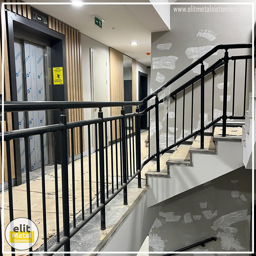 alüminyum çit sistemleri, alüminyum merdiven bariyeri, balkon alüminyum panel, paslanmaz alüminyum güvenlik, dayanıklı alüminyum korkuluk profili, cam panel balkon korkuluğu, temperli cam merdiven paneli, şeffaf cam güvenlik bariyeri, paslanmaz cam bağlantı elemanları, dekoratif cam panel çözümleri, ferforje balkon bariyeri, el işçiliği ferforje panel, özel tasarım ferforje güvenlik, ferforje dış alan koruma, dayanıklı ferforje çit, lazer kesim metal panel, desenli lazer kesim korkuluk, lazer teknoloji ile üretilmiş korkuluk, özel motifli lazer panel, dekoratif lazer metal bariyer, galvaniz mesh panel çit, sanayi tipi mesh güvenlik, tel örgü panel uygulaması, otopark güvenlik paneli, balkon tel panel çözümü, pleksi merdiven paneli, şeffaf pleksi bariyer, dayanıklı pleksi korkuluk, iç mekân pleksi uygulaması, alüminyum duvar tutamaç, merdiven alüminyum tutamak, dayanıklı duvar destek aparatı, motorlu otomatik tente sistemi, açılır kapanır pergole uygulaması, uzaktan kumandalı pergole, motorlu kepenk sistemi, güvenlikli otomatik kepenk, alüminyum çerçeveli kış bahçesi, camlı teras kış bahçesi, kompozit panel dış cephe, alüminyum kaplamalı kompozit panel