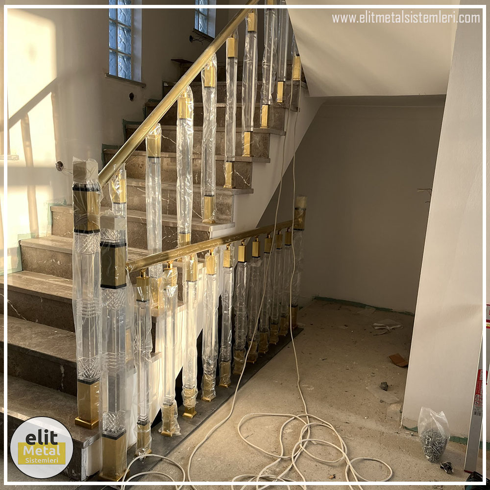 alüminyum çit sistemleri, alüminyum merdiven bariyeri, balkon alüminyum panel, paslanmaz alüminyum güvenlik, dayanıklı alüminyum korkuluk profili, cam panel balkon korkuluğu, temperli cam merdiven paneli, şeffaf cam güvenlik bariyeri, paslanmaz cam bağlantı elemanları, dekoratif cam panel çözümleri, ferforje balkon bariyeri, el işçiliği ferforje panel, özel tasarım ferforje güvenlik, ferforje dış alan koruma, dayanıklı ferforje çit, lazer kesim metal panel, desenli lazer kesim korkuluk, lazer teknoloji ile üretilmiş korkuluk, özel motifli lazer panel, dekoratif lazer metal bariyer, galvaniz mesh panel çit, sanayi tipi mesh güvenlik, tel örgü panel uygulaması, otopark güvenlik paneli, balkon tel panel çözümü, pleksi merdiven paneli, şeffaf pleksi bariyer, dayanıklı pleksi korkuluk, iç mekân pleksi uygulaması, alüminyum duvar tutamaç, merdiven alüminyum tutamak, dayanıklı duvar destek aparatı, motorlu otomatik tente sistemi, açılır kapanır pergole uygulaması, uzaktan kumandalı pergole, motorlu kepenk sistemi, güvenlikli otomatik kepenk, alüminyum çerçeveli kış bahçesi, camlı teras kış bahçesi, kompozit panel dış cephe, alüminyum kaplamalı kompozit panel