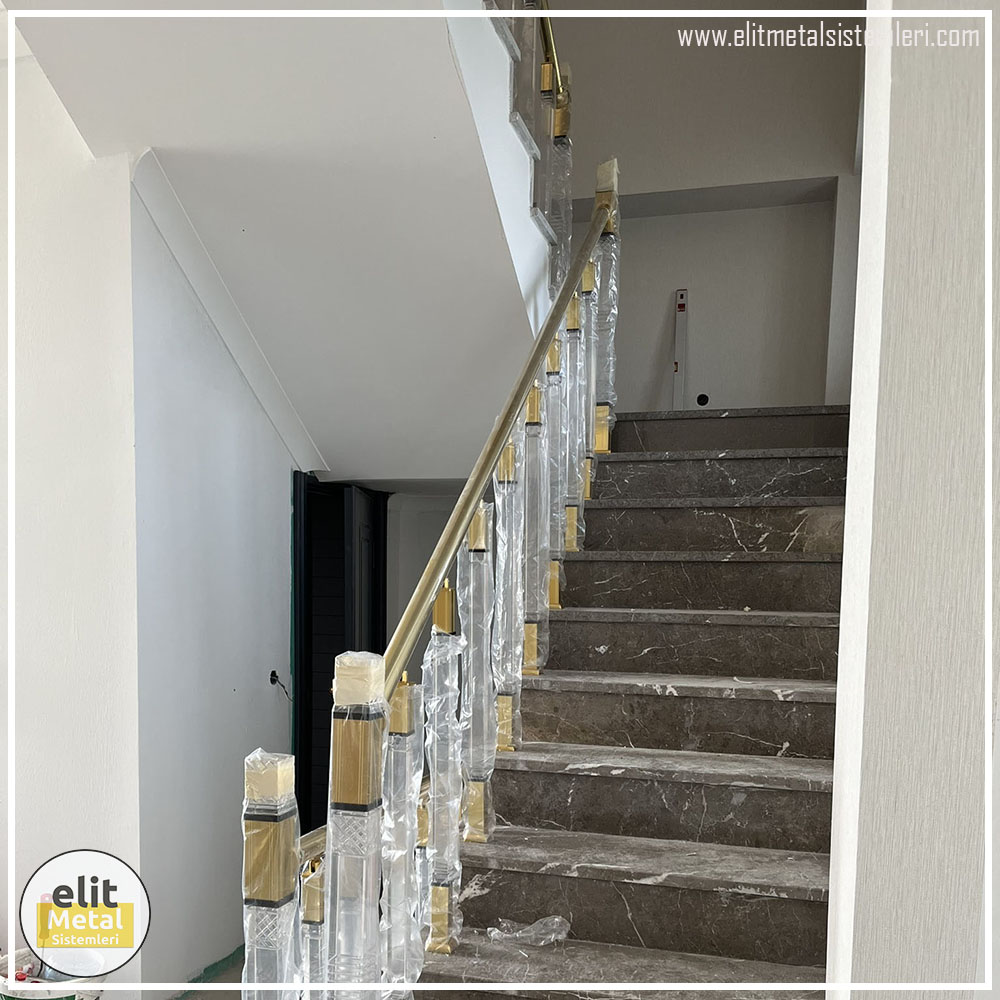 alüminyum çit sistemleri, alüminyum merdiven bariyeri, balkon alüminyum panel, paslanmaz alüminyum güvenlik, dayanıklı alüminyum korkuluk profili, cam panel balkon korkuluğu, temperli cam merdiven paneli, şeffaf cam güvenlik bariyeri, paslanmaz cam bağlantı elemanları, dekoratif cam panel çözümleri, ferforje balkon bariyeri, el işçiliği ferforje panel, özel tasarım ferforje güvenlik, ferforje dış alan koruma, dayanıklı ferforje çit, lazer kesim metal panel, desenli lazer kesim korkuluk, lazer teknoloji ile üretilmiş korkuluk, özel motifli lazer panel, dekoratif lazer metal bariyer, galvaniz mesh panel çit, sanayi tipi mesh güvenlik, tel örgü panel uygulaması, otopark güvenlik paneli, balkon tel panel çözümü, pleksi merdiven paneli, şeffaf pleksi bariyer, dayanıklı pleksi korkuluk, iç mekân pleksi uygulaması, alüminyum duvar tutamaç, merdiven alüminyum tutamak, dayanıklı duvar destek aparatı, motorlu otomatik tente sistemi, açılır kapanır pergole uygulaması, uzaktan kumandalı pergole, motorlu kepenk sistemi, güvenlikli otomatik kepenk, alüminyum çerçeveli kış bahçesi, camlı teras kış bahçesi, kompozit panel dış cephe, alüminyum kaplamalı kompozit panel