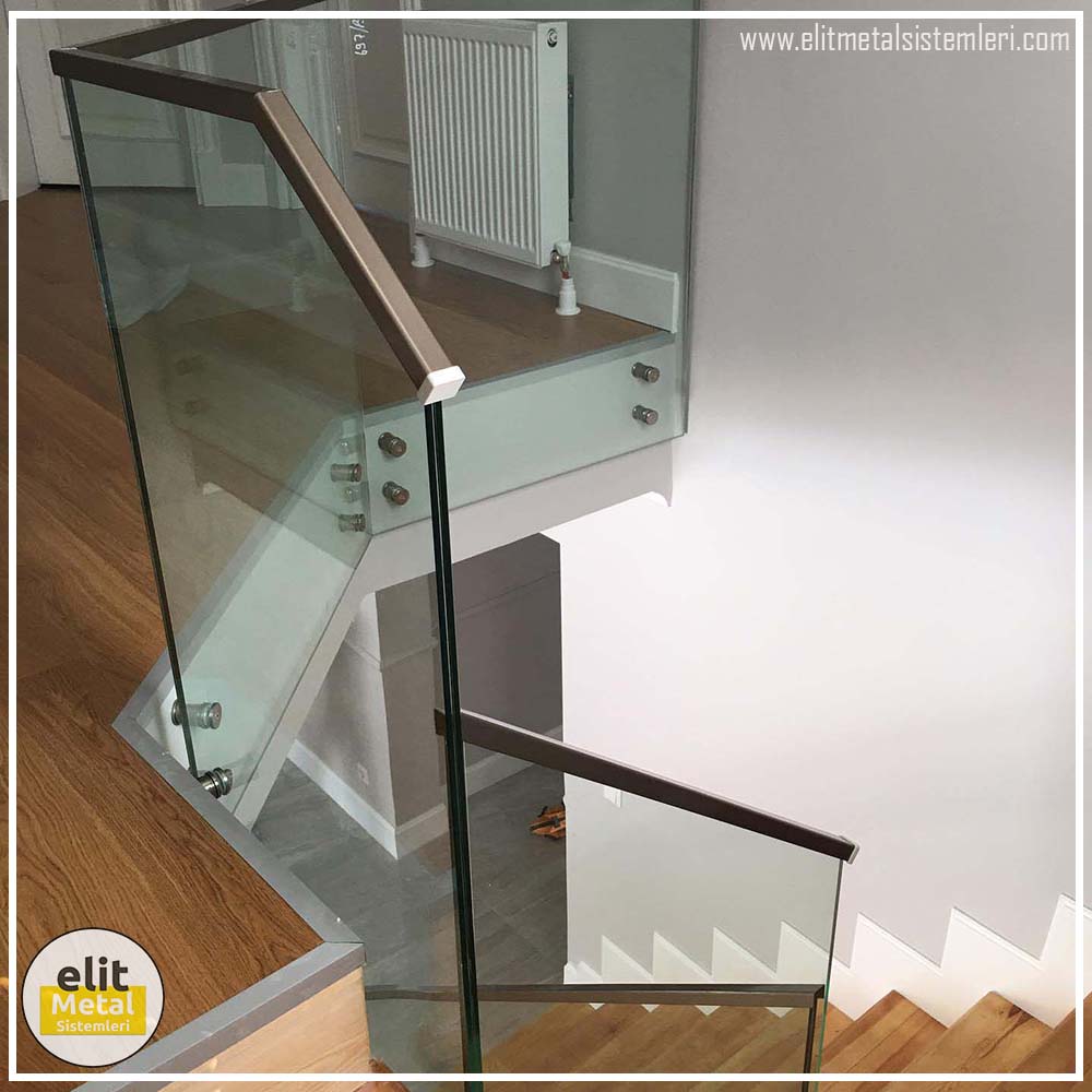 alüminyum çit sistemleri, alüminyum merdiven bariyeri, balkon alüminyum panel, paslanmaz alüminyum güvenlik, dayanıklı alüminyum korkuluk profili, cam panel balkon korkuluğu, temperli cam merdiven paneli, şeffaf cam güvenlik bariyeri, paslanmaz cam bağlantı elemanları, dekoratif cam panel çözümleri, ferforje balkon bariyeri, el işçiliği ferforje panel, özel tasarım ferforje güvenlik, ferforje dış alan koruma, dayanıklı ferforje çit, lazer kesim metal panel, desenli lazer kesim korkuluk, lazer teknoloji ile üretilmiş korkuluk, özel motifli lazer panel, dekoratif lazer metal bariyer, galvaniz mesh panel çit, sanayi tipi mesh güvenlik, tel örgü panel uygulaması, otopark güvenlik paneli, balkon tel panel çözümü, pleksi merdiven paneli, şeffaf pleksi bariyer, dayanıklı pleksi korkuluk, iç mekân pleksi uygulaması, alüminyum duvar tutamaç, merdiven alüminyum tutamak, dayanıklı duvar destek aparatı, motorlu otomatik tente sistemi, açılır kapanır pergole uygulaması, uzaktan kumandalı pergole, motorlu kepenk sistemi, güvenlikli otomatik kepenk, alüminyum çerçeveli kış bahçesi, camlı teras kış bahçesi, kompozit panel dış cephe, alüminyum kaplamalı kompozit panel