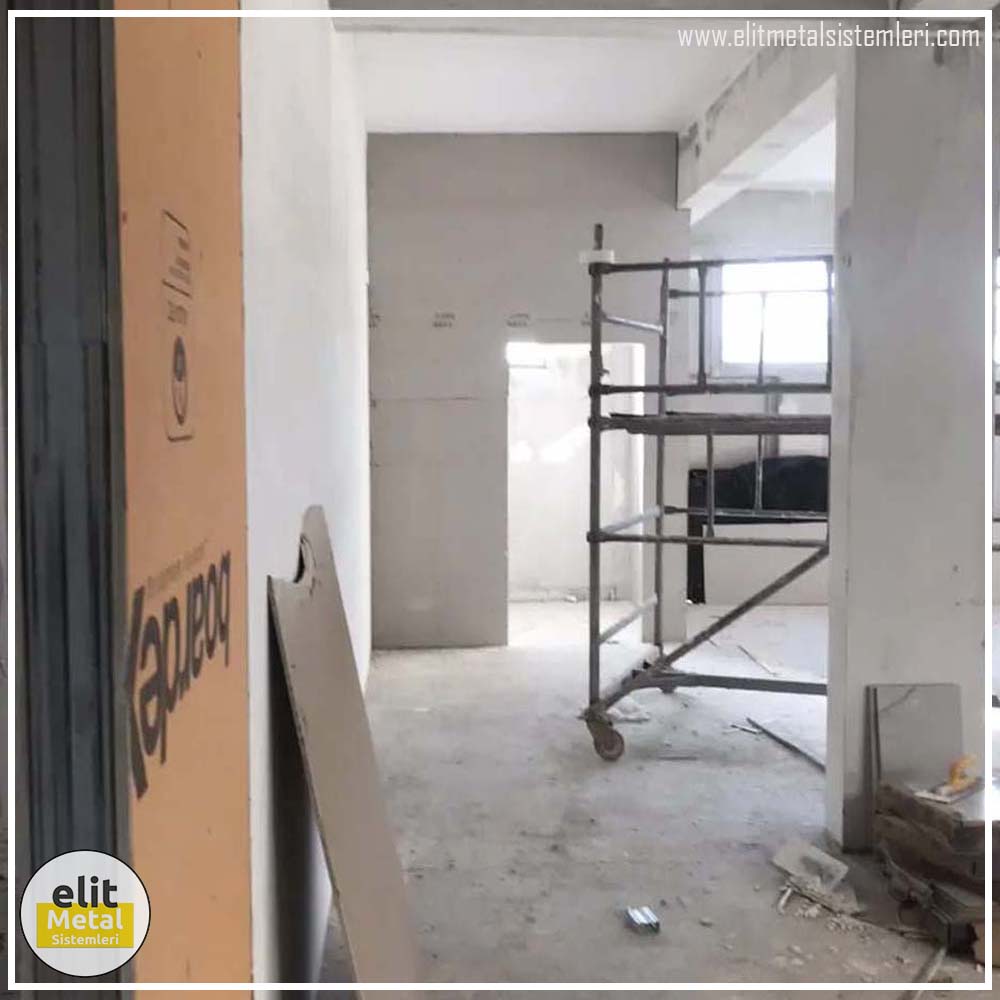 alüminyum çit sistemleri, alüminyum merdiven bariyeri, balkon alüminyum panel, paslanmaz alüminyum güvenlik, dayanıklı alüminyum korkuluk profili, cam panel balkon korkuluğu, temperli cam merdiven paneli, şeffaf cam güvenlik bariyeri, paslanmaz cam bağlantı elemanları, dekoratif cam panel çözümleri, ferforje balkon bariyeri, el işçiliği ferforje panel, özel tasarım ferforje güvenlik, ferforje dış alan koruma, dayanıklı ferforje çit, lazer kesim metal panel, desenli lazer kesim korkuluk, lazer teknoloji ile üretilmiş korkuluk, özel motifli lazer panel, dekoratif lazer metal bariyer, galvaniz mesh panel çit, sanayi tipi mesh güvenlik, tel örgü panel uygulaması, otopark güvenlik paneli, balkon tel panel çözümü, pleksi merdiven paneli, şeffaf pleksi bariyer, dayanıklı pleksi korkuluk, iç mekân pleksi uygulaması, alüminyum duvar tutamaç, merdiven alüminyum tutamak, dayanıklı duvar destek aparatı, motorlu otomatik tente sistemi, açılır kapanır pergole uygulaması, uzaktan kumandalı pergole, motorlu kepenk sistemi, güvenlikli otomatik kepenk, alüminyum çerçeveli kış bahçesi, camlı teras kış bahçesi, kompozit panel dış cephe, alüminyum kaplamalı kompozit panel