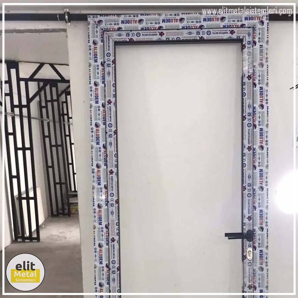 alüminyum çit sistemleri, alüminyum merdiven bariyeri, balkon alüminyum panel, paslanmaz alüminyum güvenlik, dayanıklı alüminyum korkuluk profili, cam panel balkon korkuluğu, temperli cam merdiven paneli, şeffaf cam güvenlik bariyeri, paslanmaz cam bağlantı elemanları, dekoratif cam panel çözümleri, ferforje balkon bariyeri, el işçiliği ferforje panel, özel tasarım ferforje güvenlik, ferforje dış alan koruma, dayanıklı ferforje çit, lazer kesim metal panel, desenli lazer kesim korkuluk, lazer teknoloji ile üretilmiş korkuluk, özel motifli lazer panel, dekoratif lazer metal bariyer, galvaniz mesh panel çit, sanayi tipi mesh güvenlik, tel örgü panel uygulaması, otopark güvenlik paneli, balkon tel panel çözümü, pleksi merdiven paneli, şeffaf pleksi bariyer, dayanıklı pleksi korkuluk, iç mekân pleksi uygulaması, alüminyum duvar tutamaç, merdiven alüminyum tutamak, dayanıklı duvar destek aparatı, motorlu otomatik tente sistemi, açılır kapanır pergole uygulaması, uzaktan kumandalı pergole, motorlu kepenk sistemi, güvenlikli otomatik kepenk, alüminyum çerçeveli kış bahçesi, camlı teras kış bahçesi, kompozit panel dış cephe, alüminyum kaplamalı kompozit panel