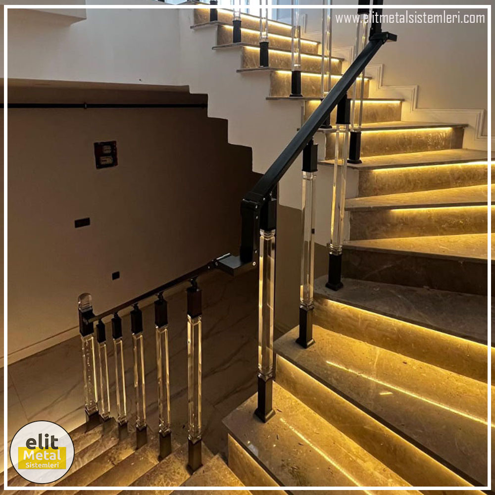 alüminyum çit sistemleri, alüminyum merdiven bariyeri, balkon alüminyum panel, paslanmaz alüminyum güvenlik, dayanıklı alüminyum korkuluk profili, cam panel balkon korkuluğu, temperli cam merdiven paneli, şeffaf cam güvenlik bariyeri, paslanmaz cam bağlantı elemanları, dekoratif cam panel çözümleri, ferforje balkon bariyeri, el işçiliği ferforje panel, özel tasarım ferforje güvenlik, ferforje dış alan koruma, dayanıklı ferforje çit, lazer kesim metal panel, desenli lazer kesim korkuluk, lazer teknoloji ile üretilmiş korkuluk, özel motifli lazer panel, dekoratif lazer metal bariyer, galvaniz mesh panel çit, sanayi tipi mesh güvenlik, tel örgü panel uygulaması, otopark güvenlik paneli, balkon tel panel çözümü, pleksi merdiven paneli, şeffaf pleksi bariyer, dayanıklı pleksi korkuluk, iç mekân pleksi uygulaması, alüminyum duvar tutamaç, merdiven alüminyum tutamak, dayanıklı duvar destek aparatı, motorlu otomatik tente sistemi, açılır kapanır pergole uygulaması, uzaktan kumandalı pergole, motorlu kepenk sistemi, güvenlikli otomatik kepenk, alüminyum çerçeveli kış bahçesi, camlı teras kış bahçesi, kompozit panel dış cephe, alüminyum kaplamalı kompozit panel