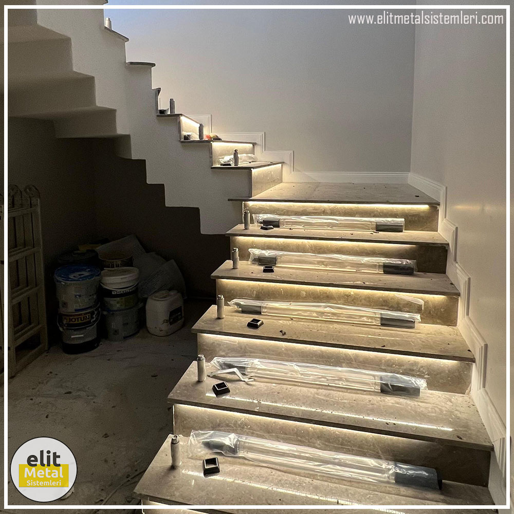 alüminyum çit sistemleri, alüminyum merdiven bariyeri, balkon alüminyum panel, paslanmaz alüminyum güvenlik, dayanıklı alüminyum korkuluk profili, cam panel balkon korkuluğu, temperli cam merdiven paneli, şeffaf cam güvenlik bariyeri, paslanmaz cam bağlantı elemanları, dekoratif cam panel çözümleri, ferforje balkon bariyeri, el işçiliği ferforje panel, özel tasarım ferforje güvenlik, ferforje dış alan koruma, dayanıklı ferforje çit, lazer kesim metal panel, desenli lazer kesim korkuluk, lazer teknoloji ile üretilmiş korkuluk, özel motifli lazer panel, dekoratif lazer metal bariyer, galvaniz mesh panel çit, sanayi tipi mesh güvenlik, tel örgü panel uygulaması, otopark güvenlik paneli, balkon tel panel çözümü, pleksi merdiven paneli, şeffaf pleksi bariyer, dayanıklı pleksi korkuluk, iç mekân pleksi uygulaması, alüminyum duvar tutamaç, merdiven alüminyum tutamak, dayanıklı duvar destek aparatı, motorlu otomatik tente sistemi, açılır kapanır pergole uygulaması, uzaktan kumandalı pergole, motorlu kepenk sistemi, güvenlikli otomatik kepenk, alüminyum çerçeveli kış bahçesi, camlı teras kış bahçesi, kompozit panel dış cephe, alüminyum kaplamalı kompozit panel