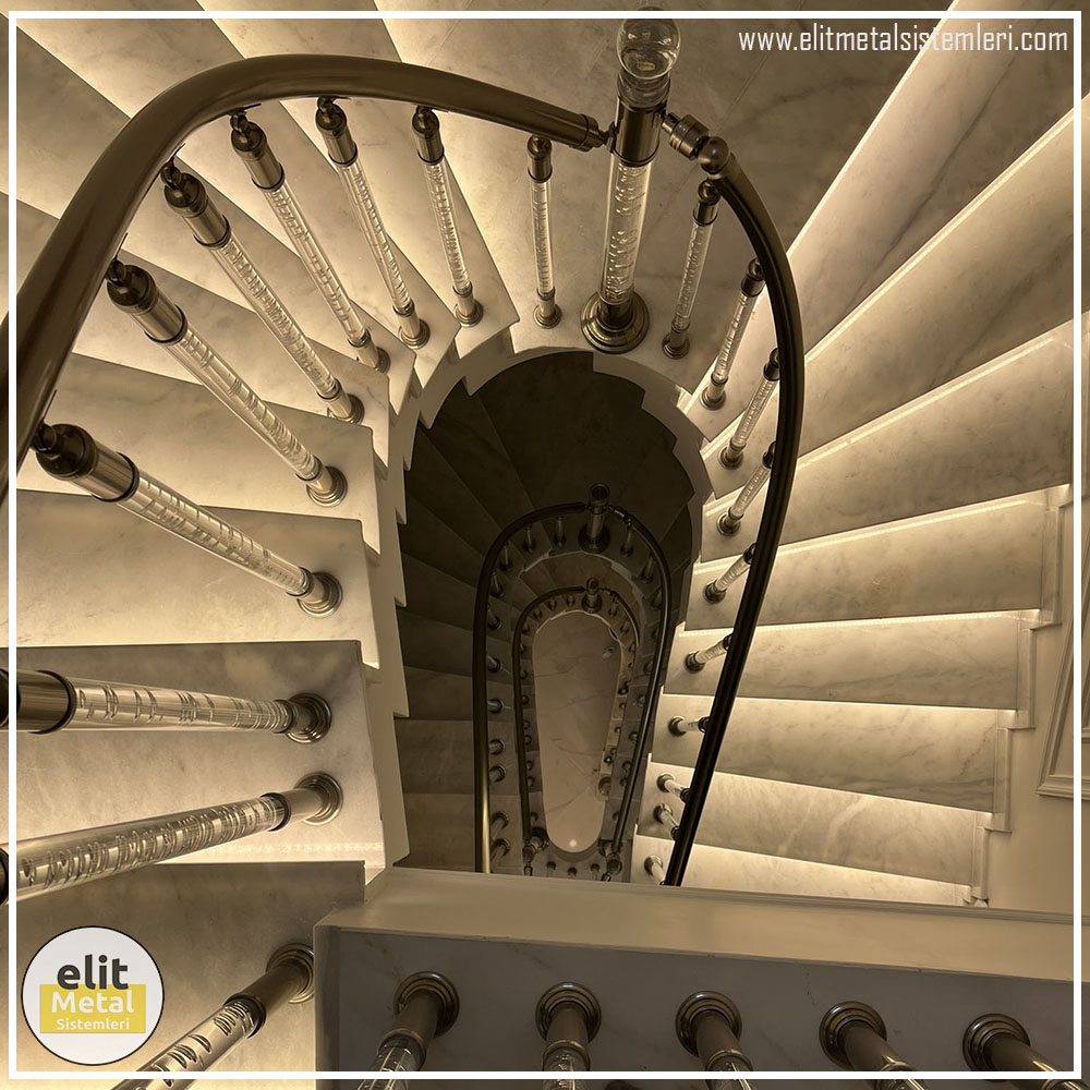 alüminyum çit sistemleri, alüminyum merdiven bariyeri, balkon alüminyum panel, paslanmaz alüminyum güvenlik, dayanıklı alüminyum korkuluk profili, cam panel balkon korkuluğu, temperli cam merdiven paneli, şeffaf cam güvenlik bariyeri, paslanmaz cam bağlantı elemanları, dekoratif cam panel çözümleri, ferforje balkon bariyeri, el işçiliği ferforje panel, özel tasarım ferforje güvenlik, ferforje dış alan koruma, dayanıklı ferforje çit, lazer kesim metal panel, desenli lazer kesim korkuluk, lazer teknoloji ile üretilmiş korkuluk, özel motifli lazer panel, dekoratif lazer metal bariyer, galvaniz mesh panel çit, sanayi tipi mesh güvenlik, tel örgü panel uygulaması, otopark güvenlik paneli, balkon tel panel çözümü, pleksi merdiven paneli, şeffaf pleksi bariyer, dayanıklı pleksi korkuluk, iç mekân pleksi uygulaması, alüminyum duvar tutamaç, merdiven alüminyum tutamak, dayanıklı duvar destek aparatı, motorlu otomatik tente sistemi, açılır kapanır pergole uygulaması, uzaktan kumandalı pergole, motorlu kepenk sistemi, güvenlikli otomatik kepenk, alüminyum çerçeveli kış bahçesi, camlı teras kış bahçesi, kompozit panel dış cephe, alüminyum kaplamalı kompozit panel