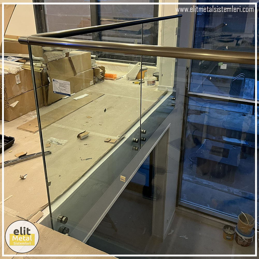 alüminyum çit sistemleri, alüminyum merdiven bariyeri, balkon alüminyum panel, paslanmaz alüminyum güvenlik, dayanıklı alüminyum korkuluk profili, cam panel balkon korkuluğu, temperli cam merdiven paneli, şeffaf cam güvenlik bariyeri, paslanmaz cam bağlantı elemanları, dekoratif cam panel çözümleri, ferforje balkon bariyeri, el işçiliği ferforje panel, özel tasarım ferforje güvenlik, ferforje dış alan koruma, dayanıklı ferforje çit, lazer kesim metal panel, desenli lazer kesim korkuluk, lazer teknoloji ile üretilmiş korkuluk, özel motifli lazer panel, dekoratif lazer metal bariyer, galvaniz mesh panel çit, sanayi tipi mesh güvenlik, tel örgü panel uygulaması, otopark güvenlik paneli, balkon tel panel çözümü, pleksi merdiven paneli, şeffaf pleksi bariyer, dayanıklı pleksi korkuluk, iç mekân pleksi uygulaması, alüminyum duvar tutamaç, merdiven alüminyum tutamak, dayanıklı duvar destek aparatı, motorlu otomatik tente sistemi, açılır kapanır pergole uygulaması, uzaktan kumandalı pergole, motorlu kepenk sistemi, güvenlikli otomatik kepenk, alüminyum çerçeveli kış bahçesi, camlı teras kış bahçesi, kompozit panel dış cephe, alüminyum kaplamalı kompozit panel