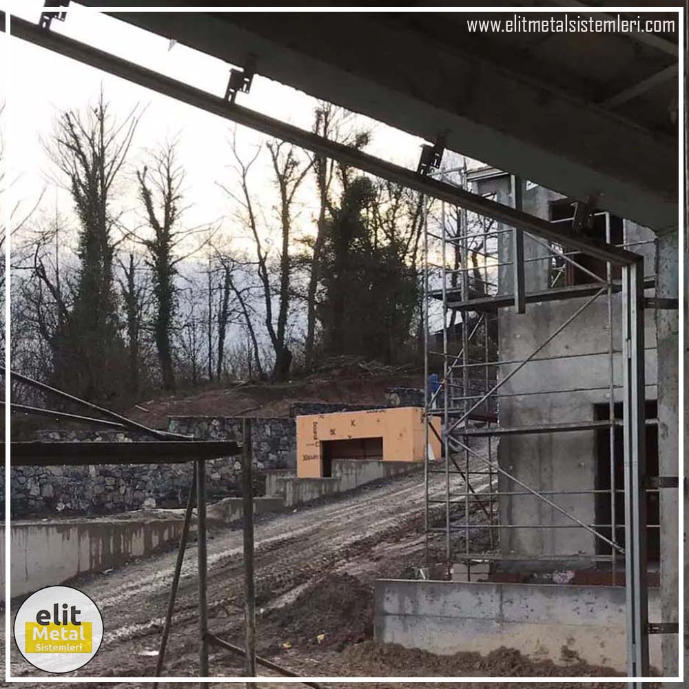 alüminyum çit sistemleri, alüminyum merdiven bariyeri, balkon alüminyum panel, paslanmaz alüminyum güvenlik, dayanıklı alüminyum korkuluk profili, cam panel balkon korkuluğu, temperli cam merdiven paneli, şeffaf cam güvenlik bariyeri, paslanmaz cam bağlantı elemanları, dekoratif cam panel çözümleri, ferforje balkon bariyeri, el işçiliği ferforje panel, özel tasarım ferforje güvenlik, ferforje dış alan koruma, dayanıklı ferforje çit, lazer kesim metal panel, desenli lazer kesim korkuluk, lazer teknoloji ile üretilmiş korkuluk, özel motifli lazer panel, dekoratif lazer metal bariyer, galvaniz mesh panel çit, sanayi tipi mesh güvenlik, tel örgü panel uygulaması, otopark güvenlik paneli, balkon tel panel çözümü, pleksi merdiven paneli, şeffaf pleksi bariyer, dayanıklı pleksi korkuluk, iç mekân pleksi uygulaması, alüminyum duvar tutamaç, merdiven alüminyum tutamak, dayanıklı duvar destek aparatı, motorlu otomatik tente sistemi, açılır kapanır pergole uygulaması, uzaktan kumandalı pergole, motorlu kepenk sistemi, güvenlikli otomatik kepenk, alüminyum çerçeveli kış bahçesi, camlı teras kış bahçesi, kompozit panel dış cephe, alüminyum kaplamalı kompozit panel