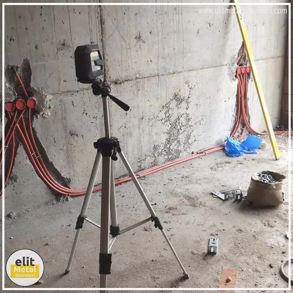 alüminyum çit sistemleri, alüminyum merdiven bariyeri, balkon alüminyum panel, paslanmaz alüminyum güvenlik, dayanıklı alüminyum korkuluk profili, cam panel balkon korkuluğu, temperli cam merdiven paneli, şeffaf cam güvenlik bariyeri, paslanmaz cam bağlantı elemanları, dekoratif cam panel çözümleri, ferforje balkon bariyeri, el işçiliği ferforje panel, özel tasarım ferforje güvenlik, ferforje dış alan koruma, dayanıklı ferforje çit, lazer kesim metal panel, desenli lazer kesim korkuluk, lazer teknoloji ile üretilmiş korkuluk, özel motifli lazer panel, dekoratif lazer metal bariyer, galvaniz mesh panel çit, sanayi tipi mesh güvenlik, tel örgü panel uygulaması, otopark güvenlik paneli, balkon tel panel çözümü, pleksi merdiven paneli, şeffaf pleksi bariyer, dayanıklı pleksi korkuluk, iç mekân pleksi uygulaması, alüminyum duvar tutamaç, merdiven alüminyum tutamak, dayanıklı duvar destek aparatı, motorlu otomatik tente sistemi, açılır kapanır pergole uygulaması, uzaktan kumandalı pergole, motorlu kepenk sistemi, güvenlikli otomatik kepenk, alüminyum çerçeveli kış bahçesi, camlı teras kış bahçesi, kompozit panel dış cephe, alüminyum kaplamalı kompozit panel