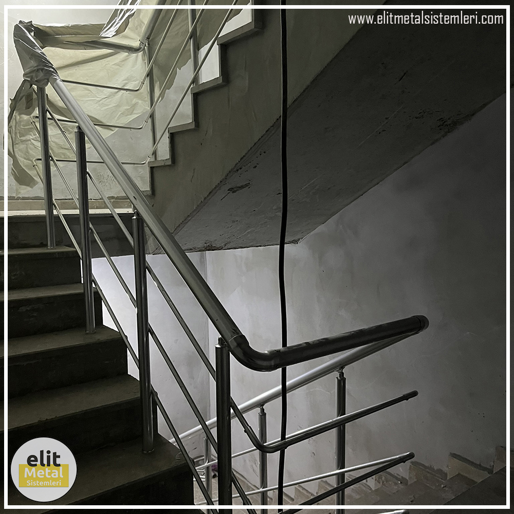 alüminyum çit sistemleri, alüminyum merdiven bariyeri, balkon alüminyum panel, paslanmaz alüminyum güvenlik, dayanıklı alüminyum korkuluk profili, cam panel balkon korkuluğu, temperli cam merdiven paneli, şeffaf cam güvenlik bariyeri, paslanmaz cam bağlantı elemanları, dekoratif cam panel çözümleri, ferforje balkon bariyeri, el işçiliği ferforje panel, özel tasarım ferforje güvenlik, ferforje dış alan koruma, dayanıklı ferforje çit, lazer kesim metal panel, desenli lazer kesim korkuluk, lazer teknoloji ile üretilmiş korkuluk, özel motifli lazer panel, dekoratif lazer metal bariyer, galvaniz mesh panel çit, sanayi tipi mesh güvenlik, tel örgü panel uygulaması, otopark güvenlik paneli, balkon tel panel çözümü, pleksi merdiven paneli, şeffaf pleksi bariyer, dayanıklı pleksi korkuluk, iç mekân pleksi uygulaması, alüminyum duvar tutamaç, merdiven alüminyum tutamak, dayanıklı duvar destek aparatı, motorlu otomatik tente sistemi, açılır kapanır pergole uygulaması, uzaktan kumandalı pergole, motorlu kepenk sistemi, güvenlikli otomatik kepenk, alüminyum çerçeveli kış bahçesi, camlı teras kış bahçesi, kompozit panel dış cephe, alüminyum kaplamalı kompozit panel