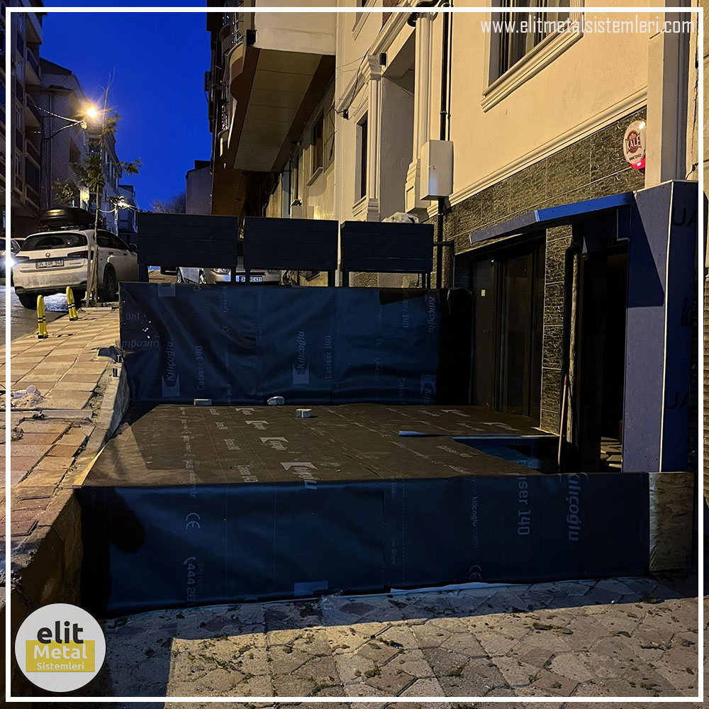 alüminyum çit sistemleri, alüminyum merdiven bariyeri, balkon alüminyum panel, paslanmaz alüminyum güvenlik, dayanıklı alüminyum korkuluk profili, cam panel balkon korkuluğu, temperli cam merdiven paneli, şeffaf cam güvenlik bariyeri, paslanmaz cam bağlantı elemanları, dekoratif cam panel çözümleri, ferforje balkon bariyeri, el işçiliği ferforje panel, özel tasarım ferforje güvenlik, ferforje dış alan koruma, dayanıklı ferforje çit, lazer kesim metal panel, desenli lazer kesim korkuluk, lazer teknoloji ile üretilmiş korkuluk, özel motifli lazer panel, dekoratif lazer metal bariyer, galvaniz mesh panel çit, sanayi tipi mesh güvenlik, tel örgü panel uygulaması, otopark güvenlik paneli, balkon tel panel çözümü, pleksi merdiven paneli, şeffaf pleksi bariyer, dayanıklı pleksi korkuluk, iç mekân pleksi uygulaması, alüminyum duvar tutamaç, merdiven alüminyum tutamak, dayanıklı duvar destek aparatı, motorlu otomatik tente sistemi, açılır kapanır pergole uygulaması, uzaktan kumandalı pergole, motorlu kepenk sistemi, güvenlikli otomatik kepenk, alüminyum çerçeveli kış bahçesi, camlı teras kış bahçesi, kompozit panel dış cephe, alüminyum kaplamalı kompozit panel
